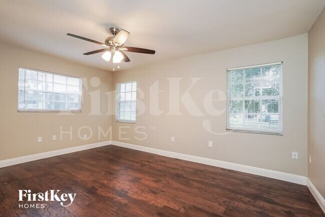 Building Photo - 21515 Beaverton Ave