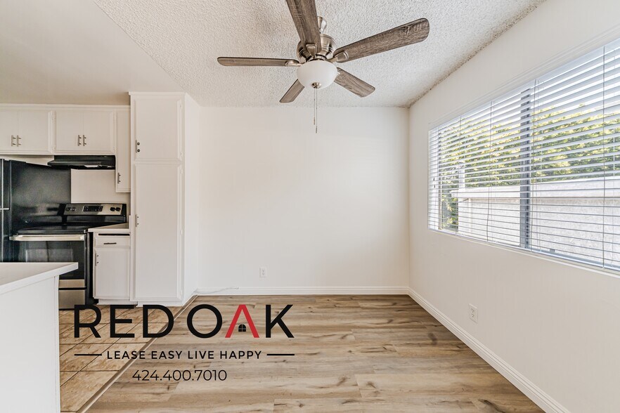Building Photo - 10741 Moorpark St