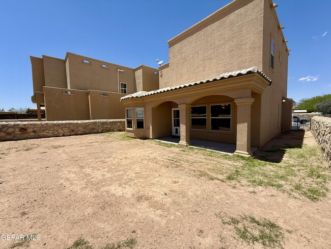Building Photo - 3712 Coco Palm Dr