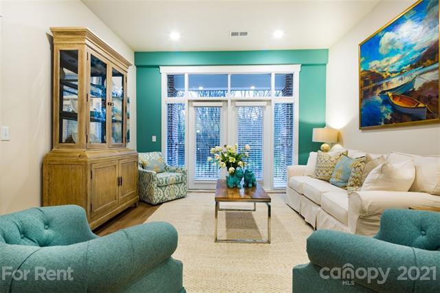 Building Photo - 9921 Holly Center Dr