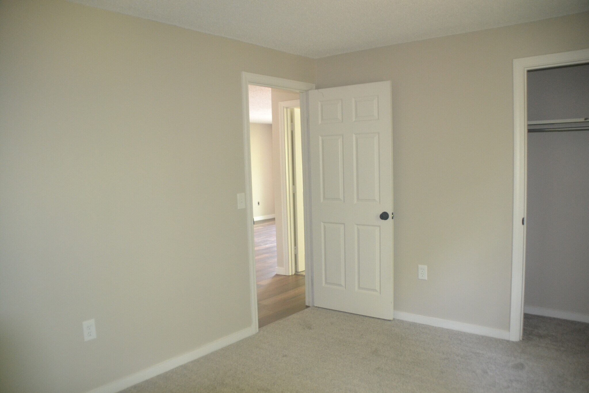 Building Photo - 12 Saint James Pl