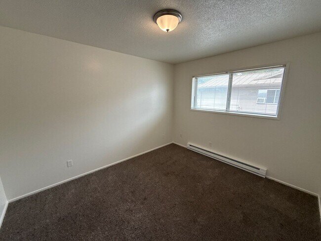 Building Photo - 3930 Iberis St NE