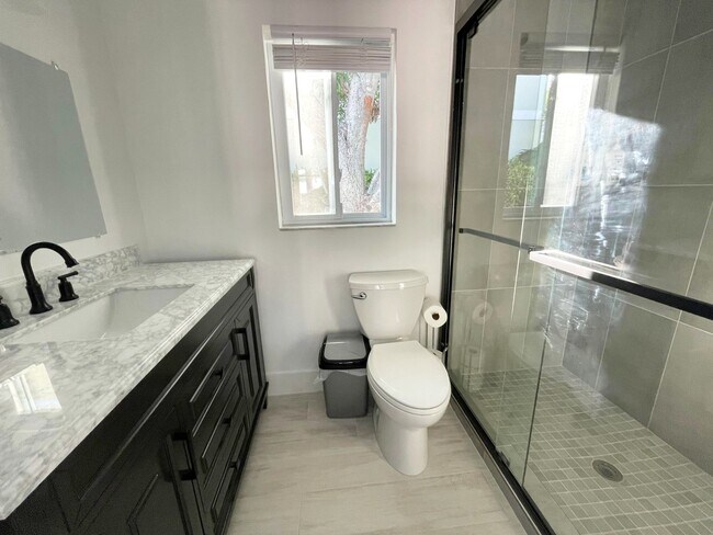 Building Photo - 217 3rd St