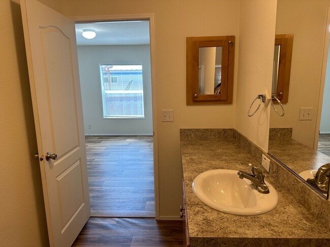Building Photo - Newer 3 bedroom 2 bathroom house in Thurston!