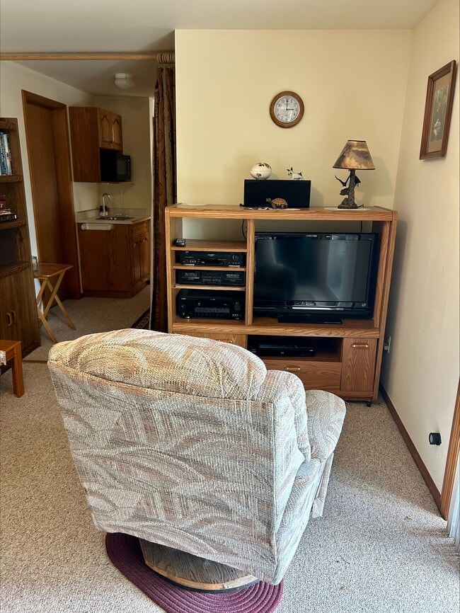 Building Photo - 4739 S Golf Course Dr