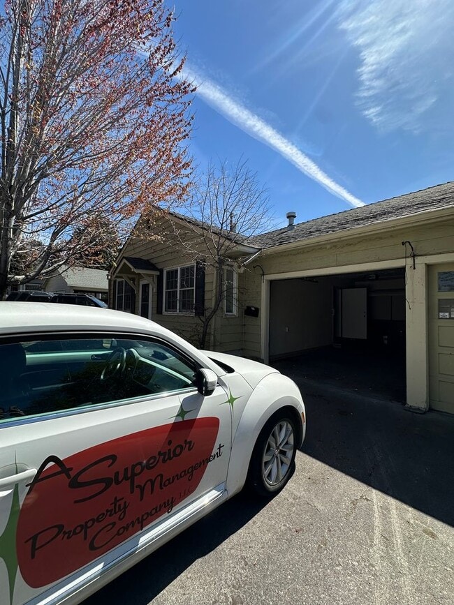 Building Photo - 245 NW Tumalo Ave