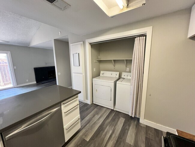 Building Photo - SAC T 4824 - 4826