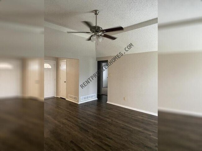 Building Photo - 104 Mesa Moor Dr