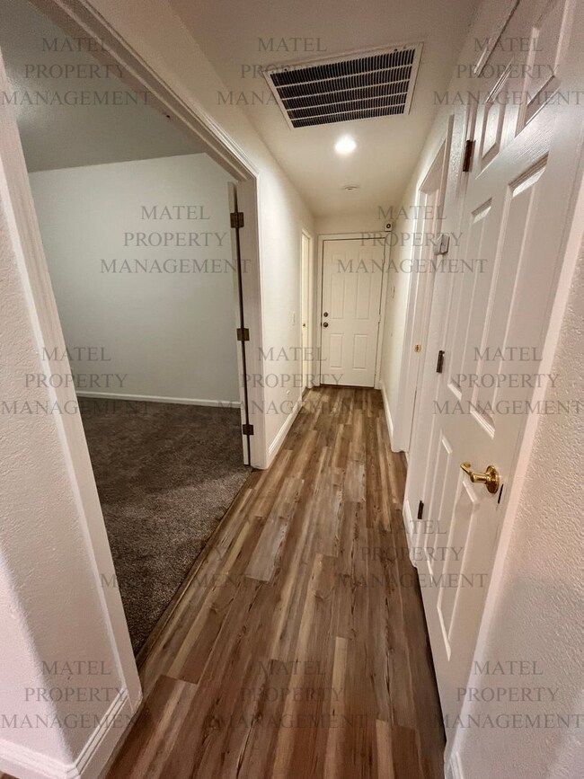 Building Photo - Near Kaiser/Pelandale