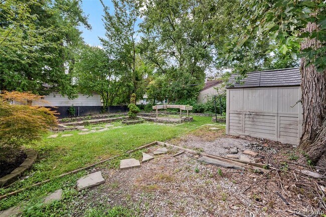 Building Photo - 1674 Eaton Rd