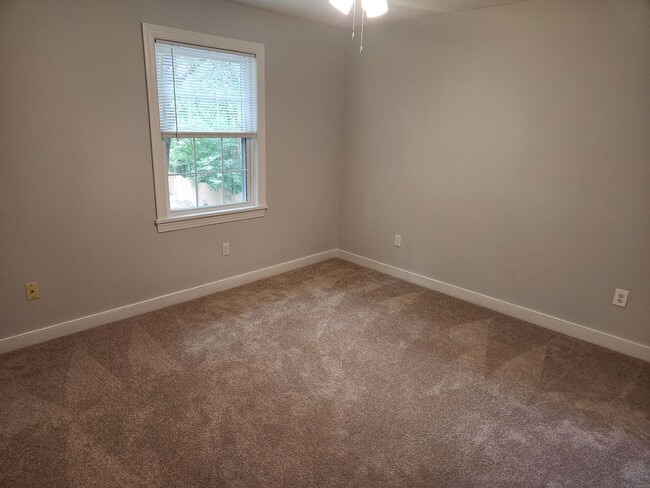Building Photo - Chesterfield-Chester Area- Convenient to F...