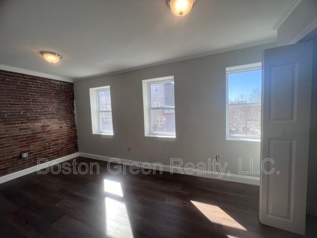 Building Photo - 315 Meridian St