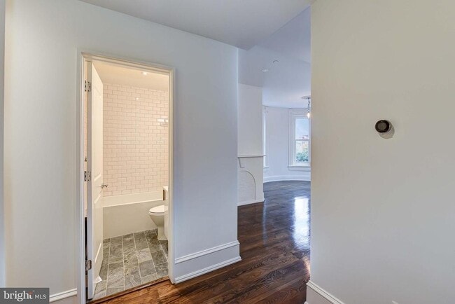 Building Photo - 501 Seward Square SE