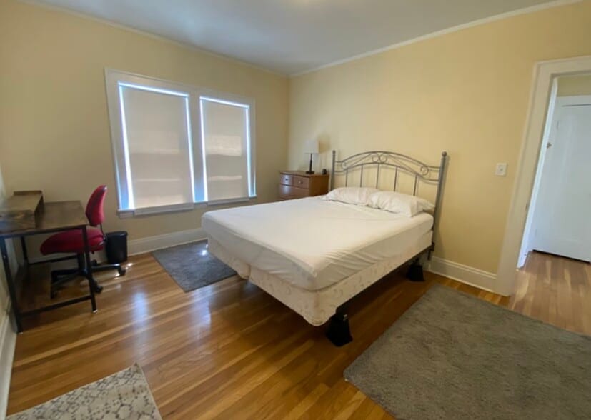 Master bedroom - 2211 Eldred Ave