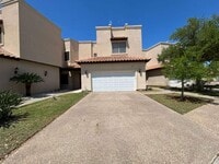 Building Photo - 2110 Bermuda Dr