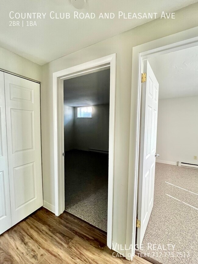 Building Photo - 615 Country Club Rd