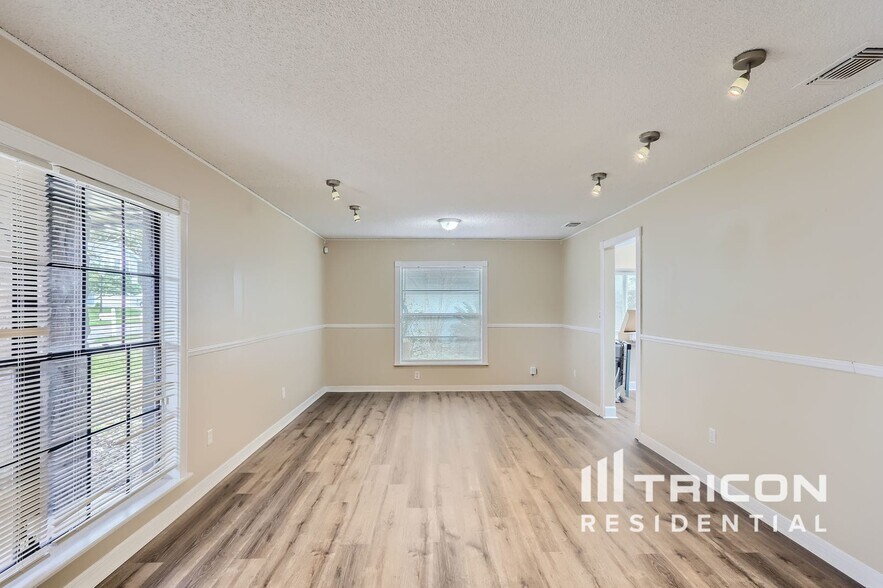 Building Photo - 1005 Faircloth Ct