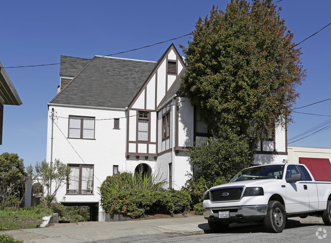 Primary Photo - 1021 Warfield Ave