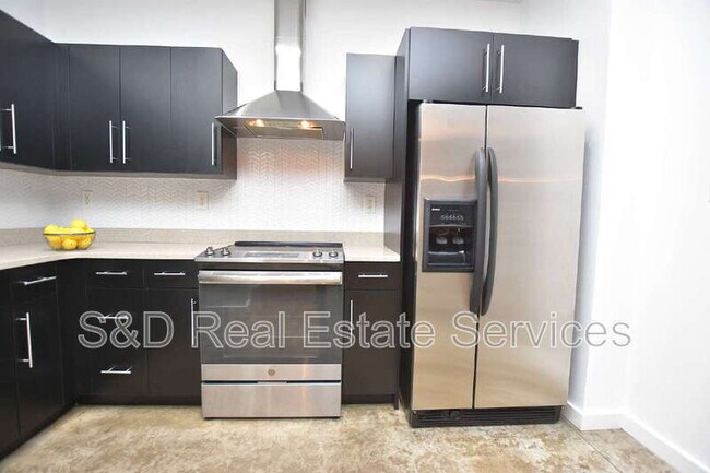 Building Photo - 5008 S MacDill Ave