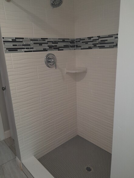 Building Photo - 15423 Trillium Cir