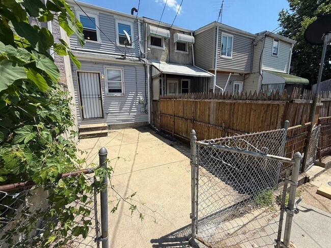 Building Photo - 428 S Gilmor St