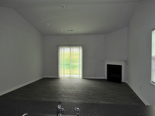 Building Photo - Rural Hall Home Ready to rent.