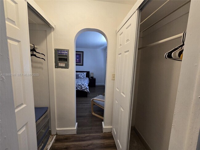 Building Photo - 2305 Monroe St