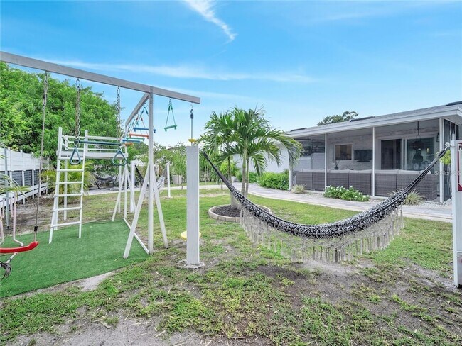 Building Photo - 4754 Lake Shore Dr