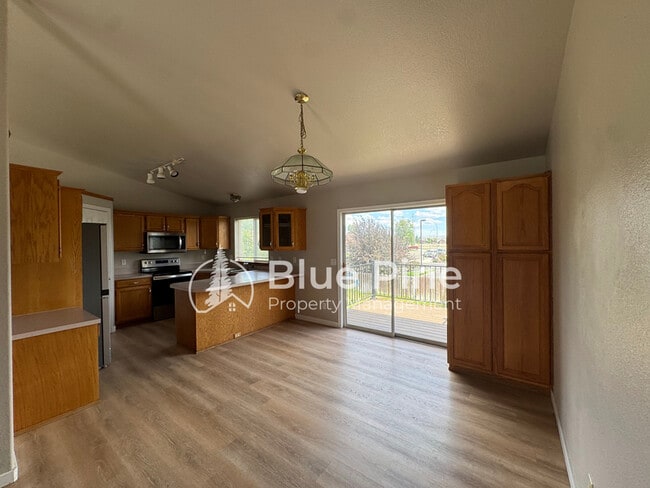 Building Photo - 3535 Spring Creek Dr