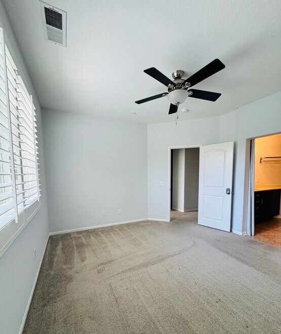 Building Photo - 1460 Mockingbird Ct