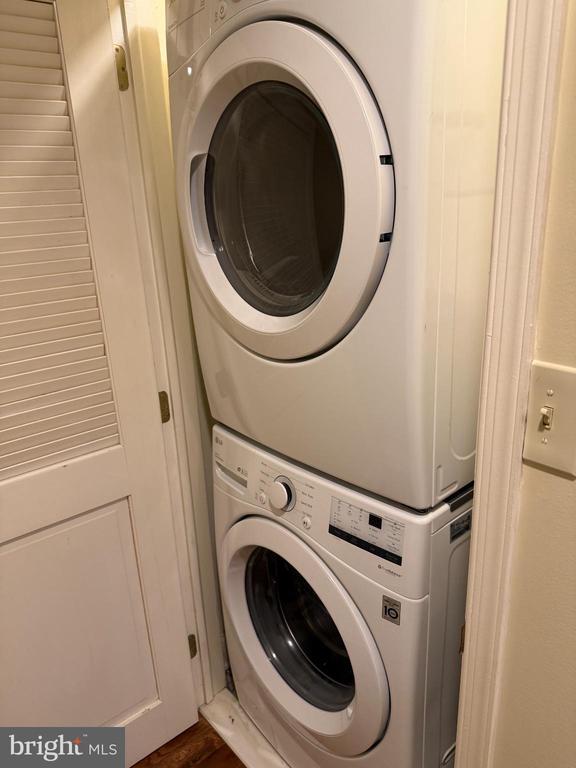 Building Photo - 15 W Central Ave