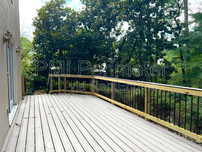 Building Photo - 5338 Roberts Dr