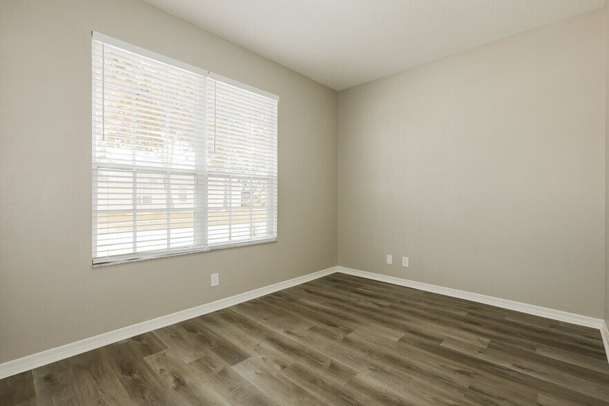 Building Photo - 1518 Wakefield Dr