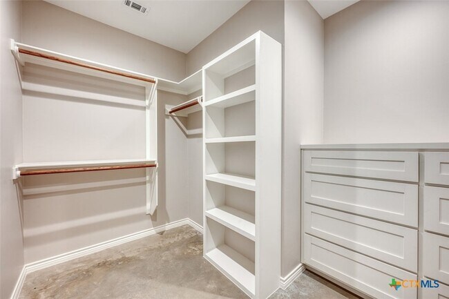 Building Photo - 1516 Stonecrest Dr