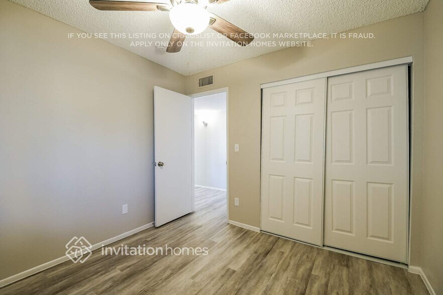 Building Photo - 1102 W Helena Dr