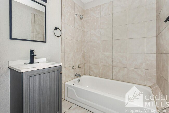 Building Photo - Great SE 3 bedroom home with many updates