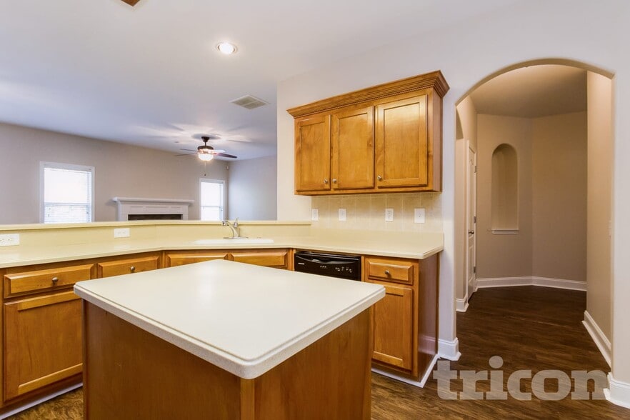 Building Photo - 1570 Lily Valley Dr