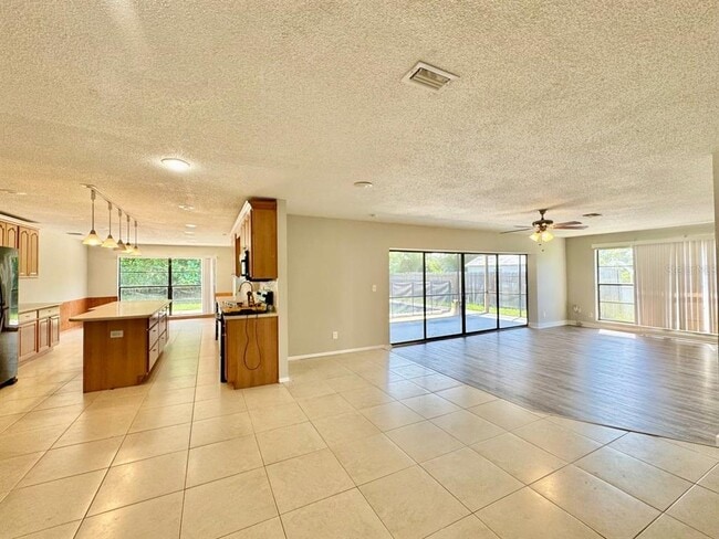 Building Photo - 2414 San Luis Rd