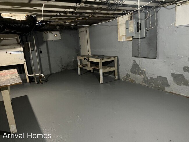 Building Photo - 3 br, 1 bath House - 724 W Fairview Ave