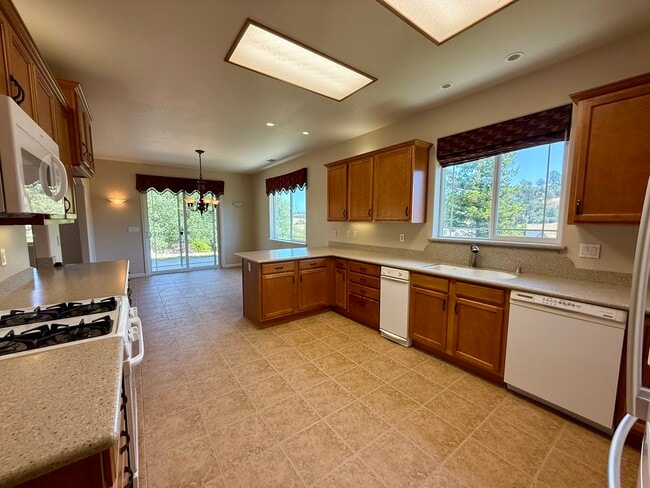Building Photo - 1580 Kilham Ct
