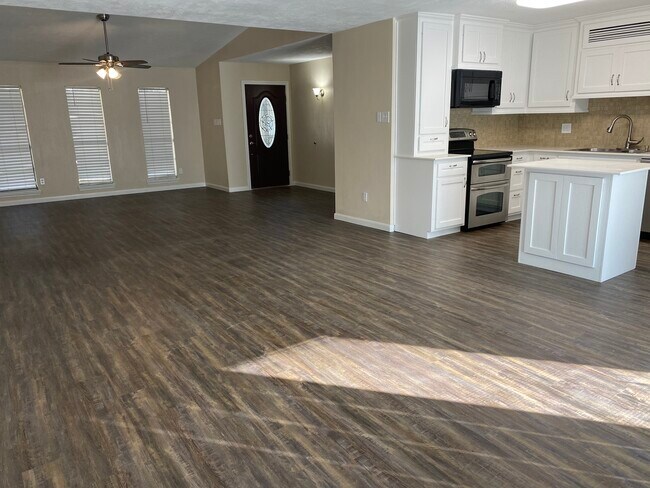 Building Photo - 5702 Golden Grove Ln