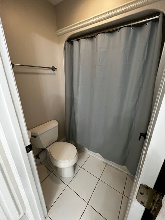 Building Photo - Beautiful 4 bedroom 2.5 bath home with lawncare, internet and security system included in rent