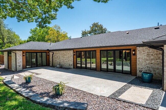 Building Photo - Modern Preston Hollow-Area Home with Resort-Style Services
