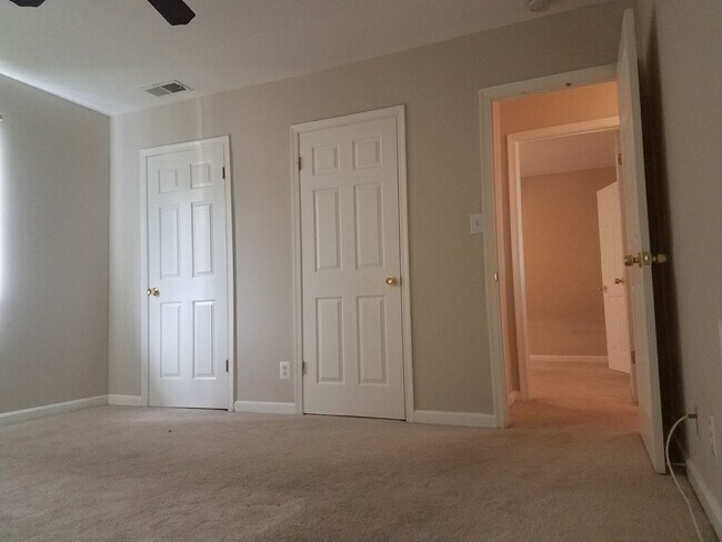 Building Photo - 2500 Markham Ln