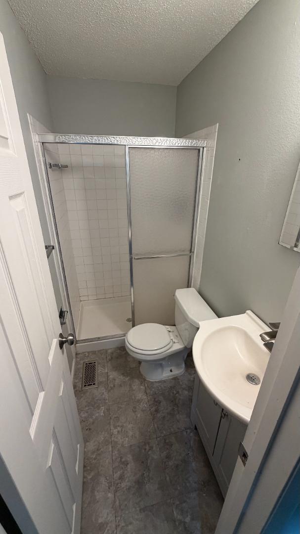 Building Photo - 252 Glandore Dr
