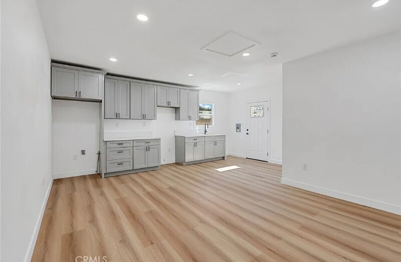 Building Photo - 6120 California Ave