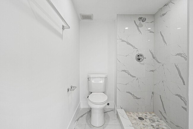 Building Photo - 9227 SW 87th Ave