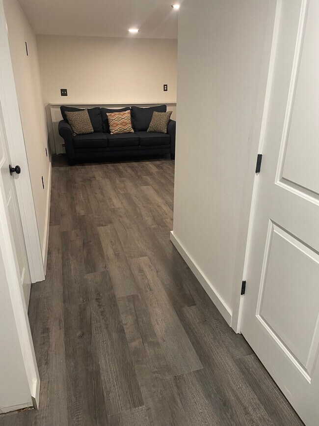 Building Photo - 619 N Harvard Ave