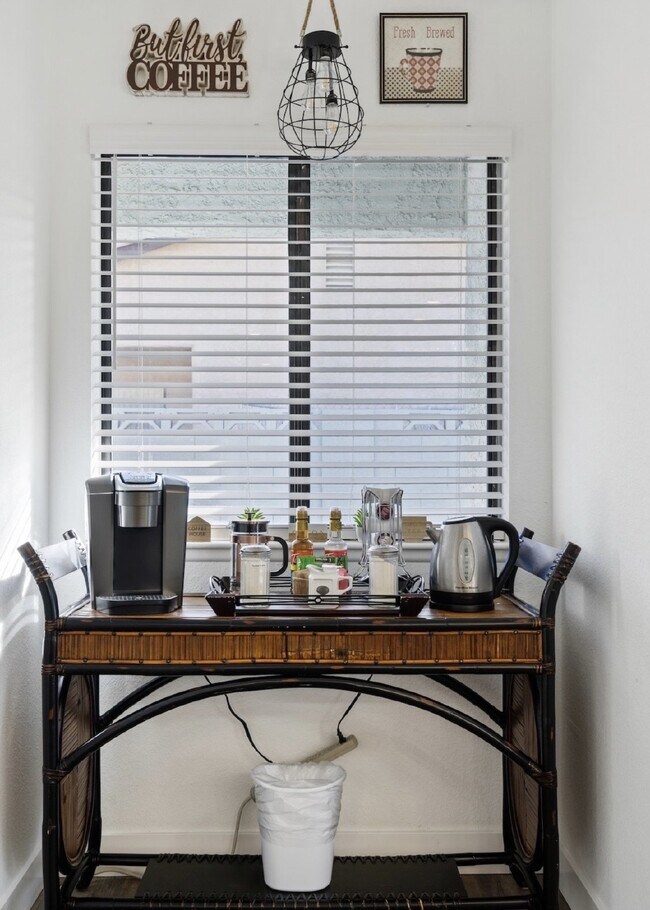 Building Photo - Fully Furnished Executive Rental in Las Ve...
