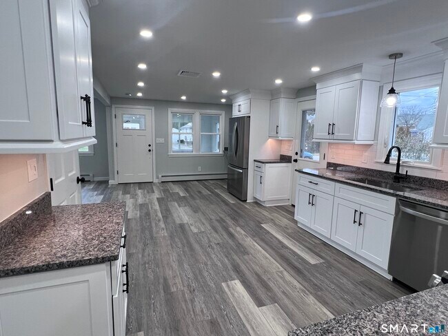 Building Photo - 65 Roseville St